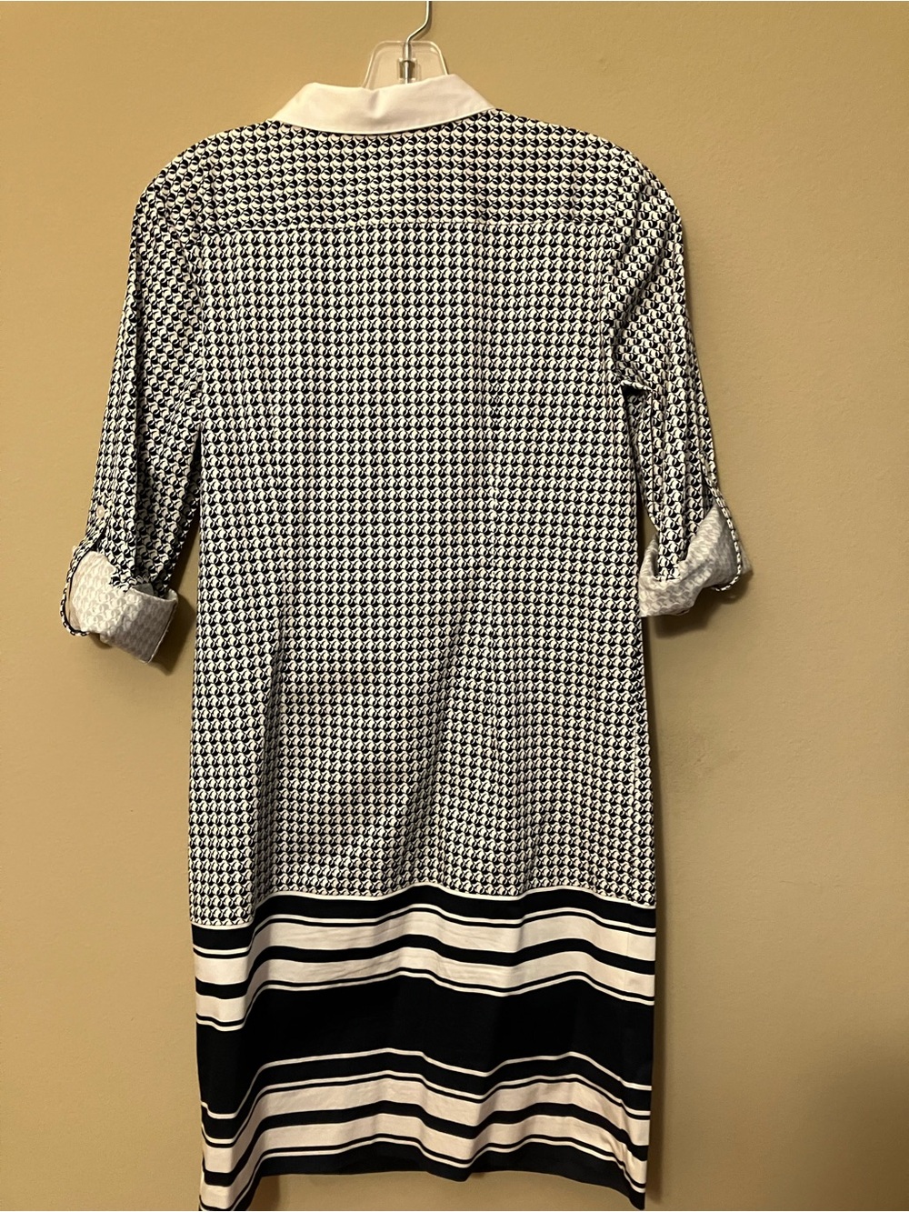 Classic Navy and White Houndstooth Shift Dress with Collar - Picture 2 of 2